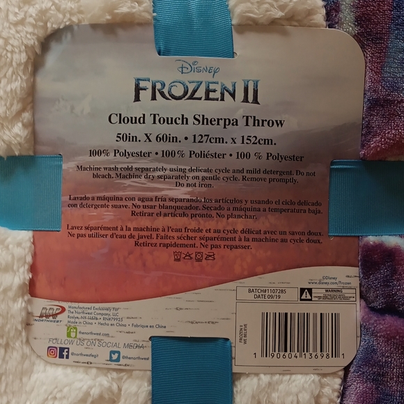 Frozen 2 Cloud Touch Sherpa Oversized Throw - Picture 5 of 5